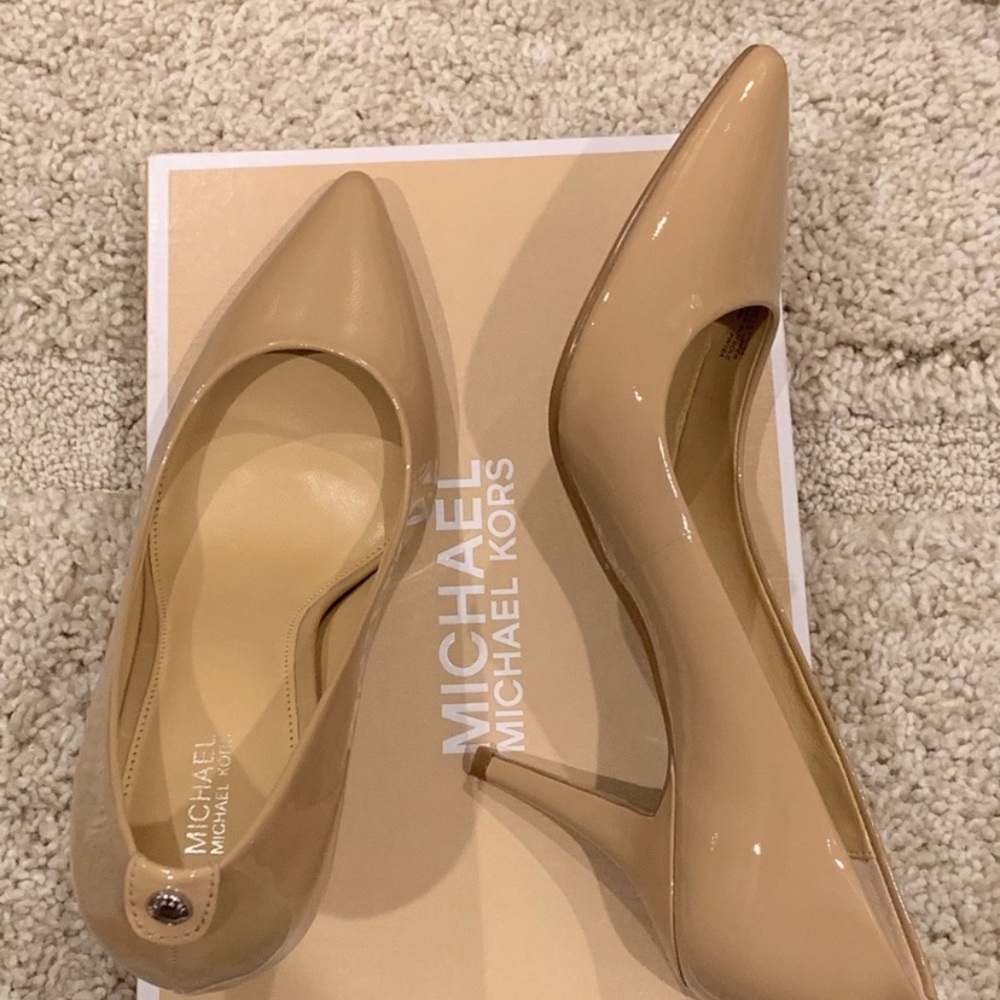 Michael Kors flex mid pump patent leather